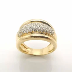 Bague en or jaune diamants