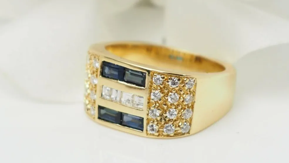 Bague en or jaune, diamants et saphirs