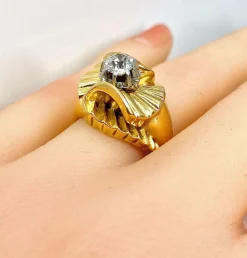 Bague en or jaune, diamant, vers 1940/1960