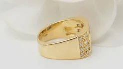 Bague en or jaune, diamants et saphirs
