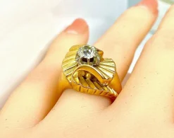 Bague en or jaune, diamant, vers 1940/1960