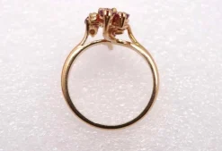 Bague en or jaune, diamants et rubis
