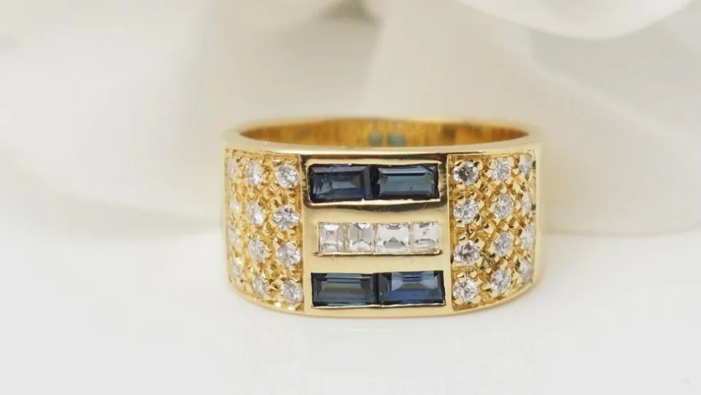 Bague en or jaune, diamants et saphirs
