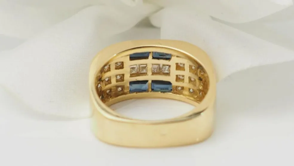 Bague en or jaune, diamants et saphirs