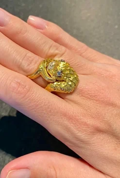 Bague en or jaune en forme de crocodile orné d'un diamant