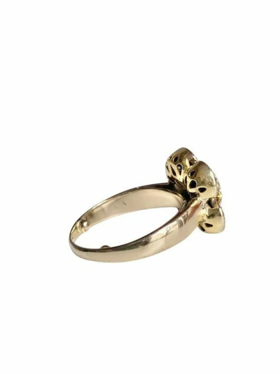 Bague en or jaune en forme de fleur et diamants