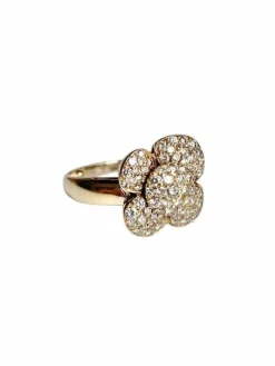 Bague en or jaune en forme de fleur et diamants
