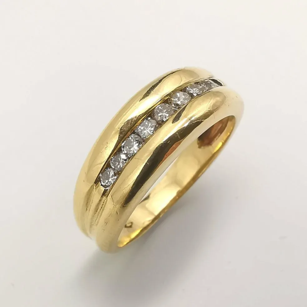 Bague en or jaune et 9 diamants