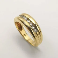 Bague en or jaune et 9 diamants