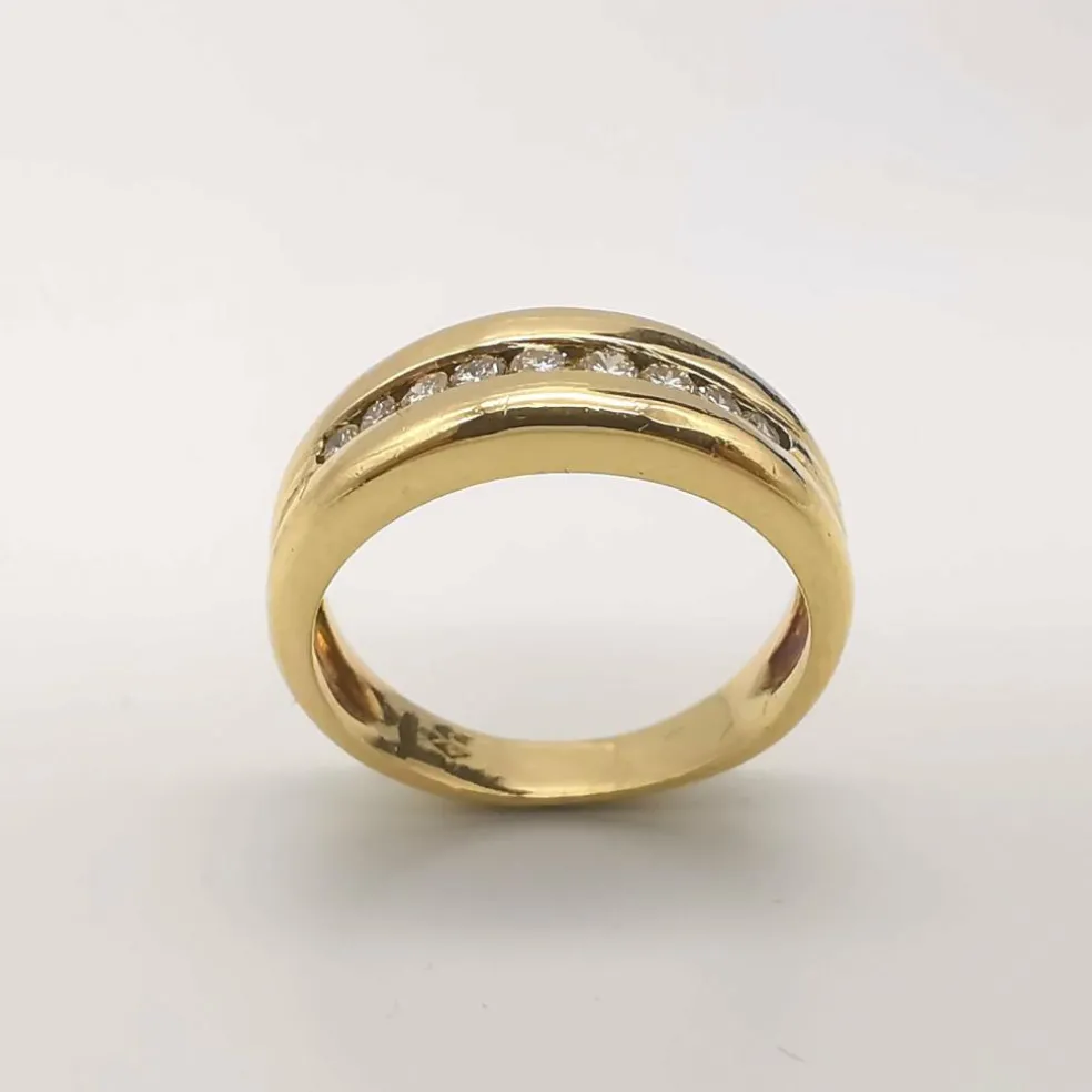 Bague en or jaune et 9 diamants