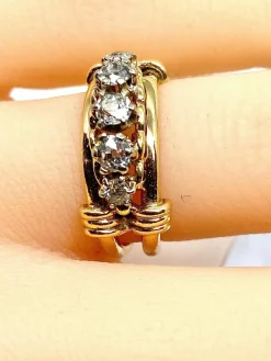 Bague en or jaune et 5 diamants