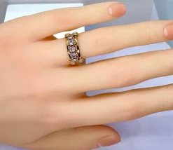 Bague en or jaune et 5 diamants