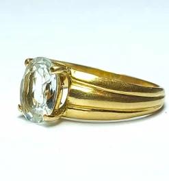 Bague en or jaune et aigue-marine
