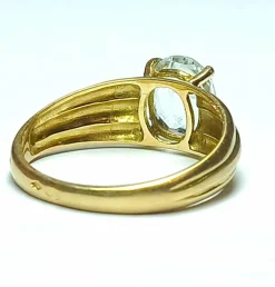 Bague en or jaune et aigue-marine