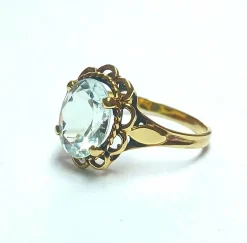 Bague en or jaune et aigue-marine
