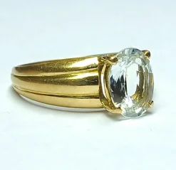 Bague en or jaune et aigue-marine