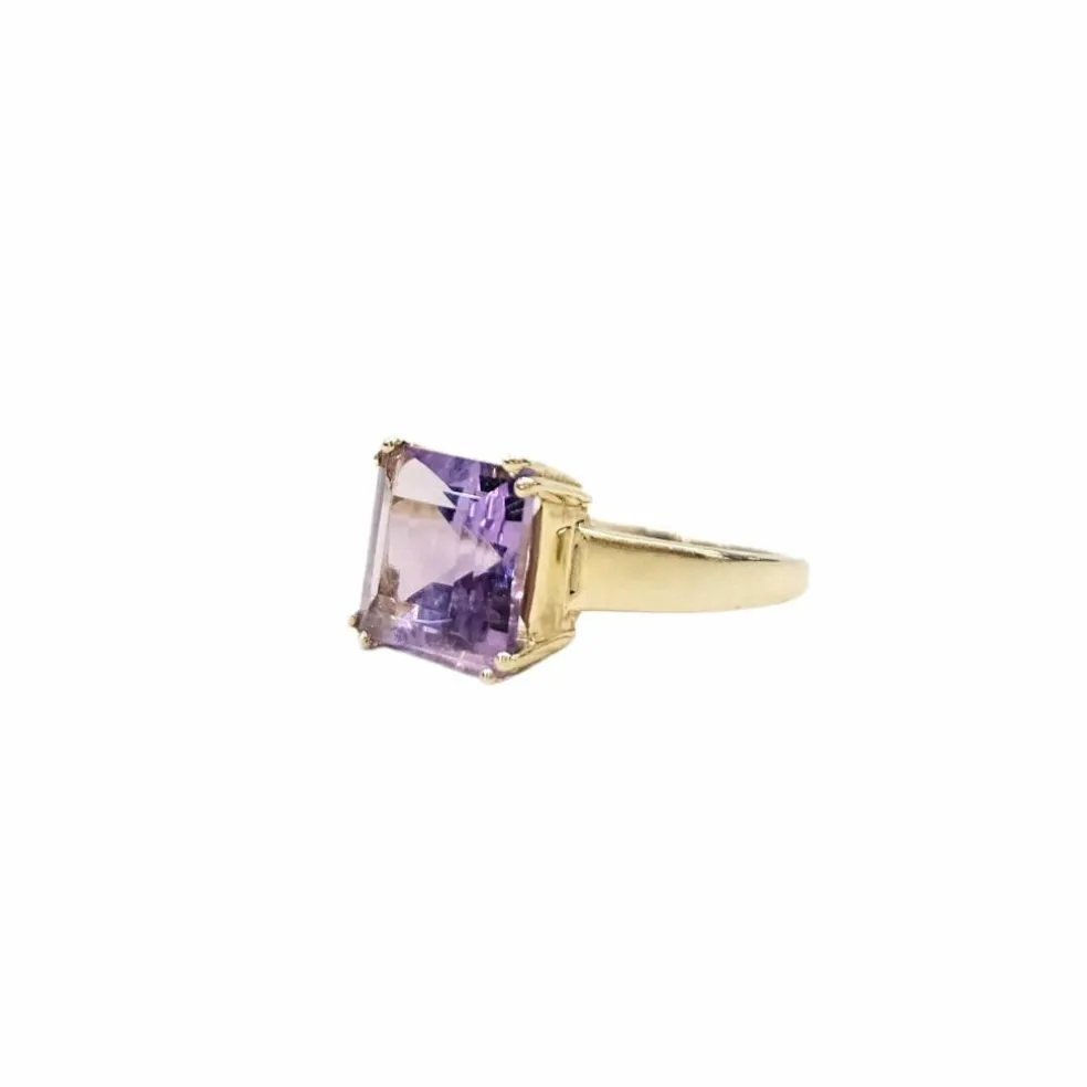 Bague en or jaune et amethyste taille princesse