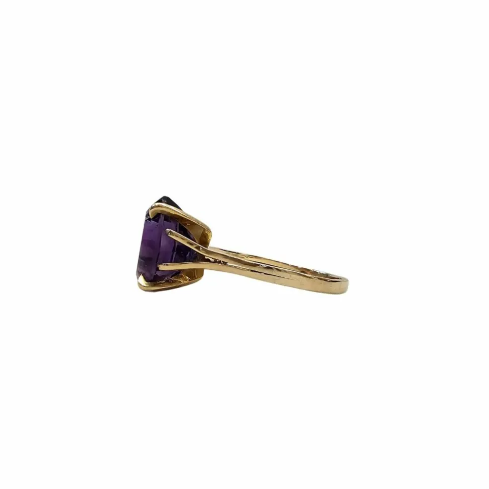 Bague en or jaune et amethyste