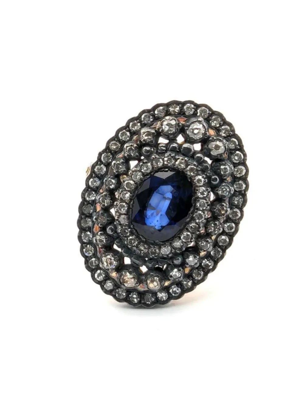 Bague en or jaune et argent, saphir central et diamants