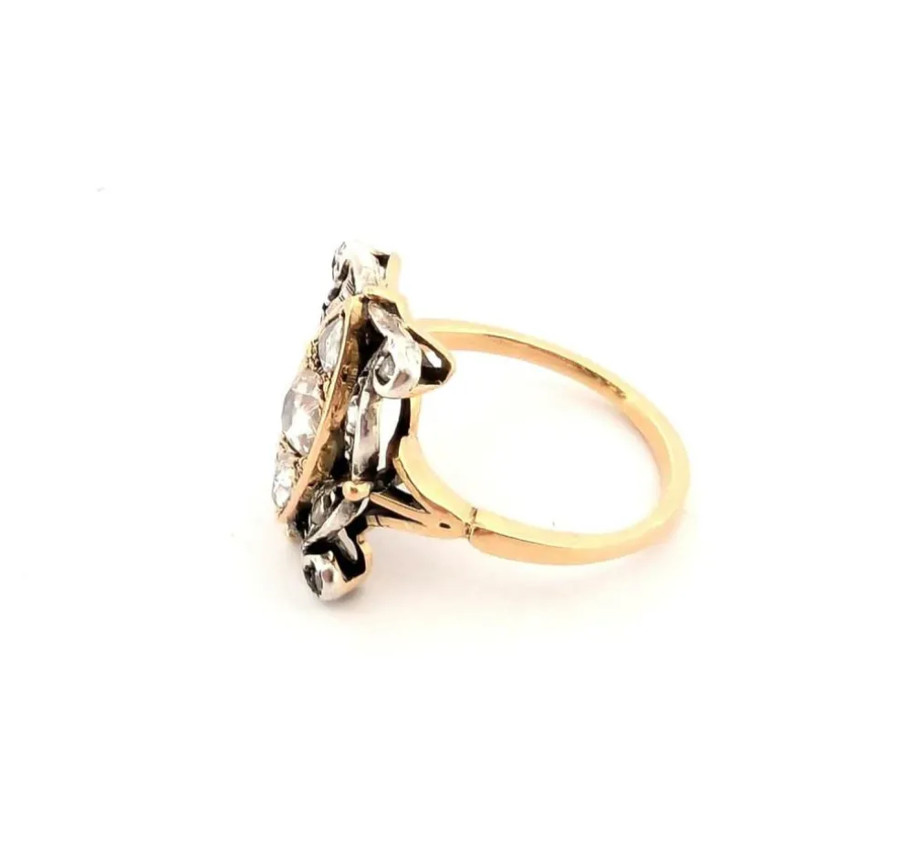 Bague en or jaune et argent avec diamant rose central et diamants latéraux