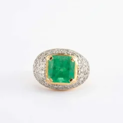 Bague en or jaune et blanc, diamants, émeraude
