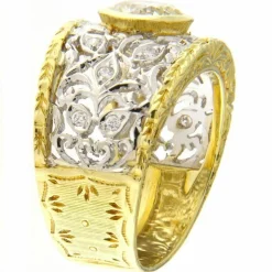 Bague en or jaune et blanc avec diamants taille brillant au centre et sur le pourtour