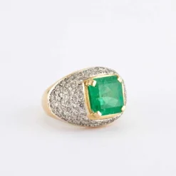 Bague en or jaune et blanc, diamants, émeraude