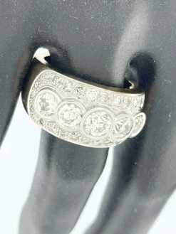 Bague en or jaune et blanc certifiée HRD avec diamants de 3,25 carats