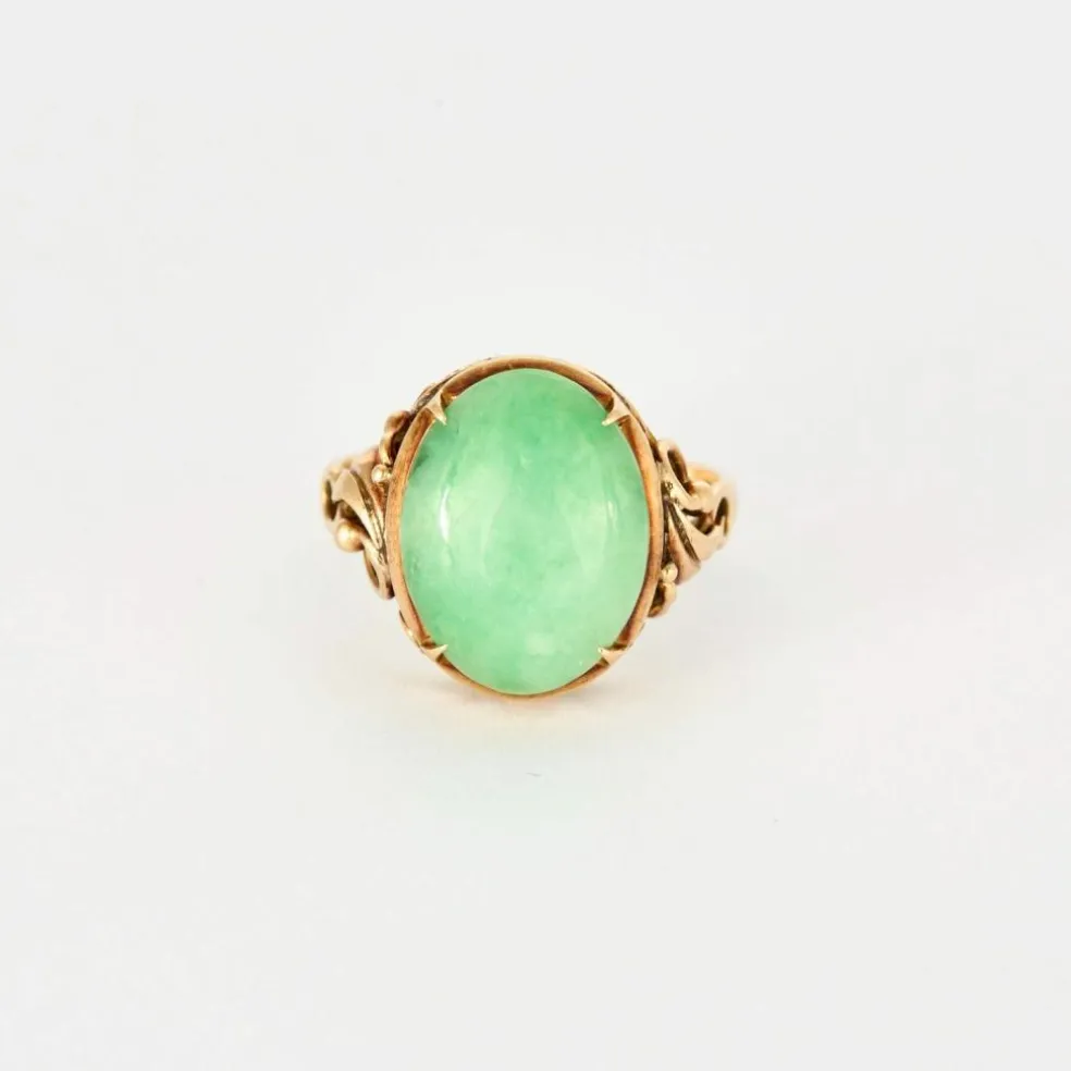 Bague en or jaune et cabochon de jade jadéite vert