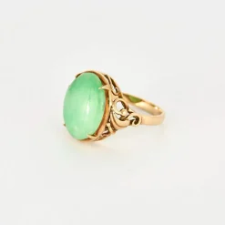 Bague en or jaune et cabochon de jade jadéite vert
