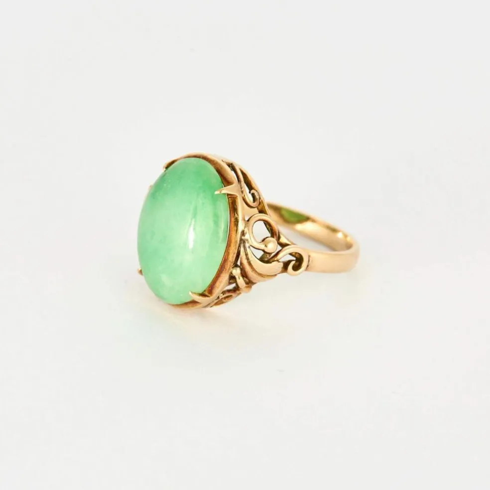 Bague en or jaune et cabochon de jade jadéite vert