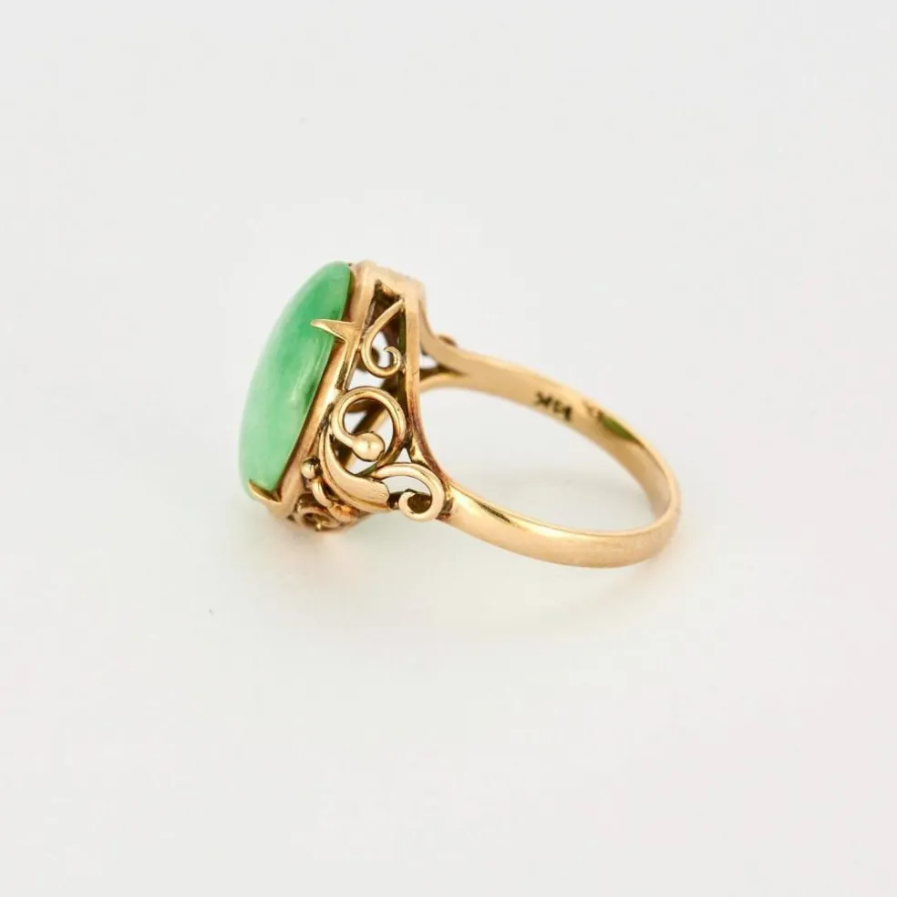 Bague en or jaune et cabochon de jade jadéite vert