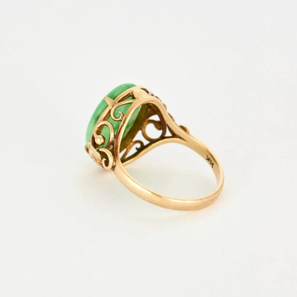 Bague en or jaune et cabochon de jade jadéite vert