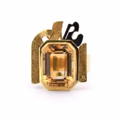 Bague en or jaune et citrine des années 80