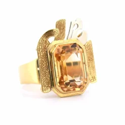 Bague en or jaune et citrine des années 80