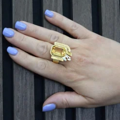 Bague en or jaune et citrine des années 80