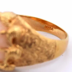 Bague en or jaune et corail rose des années 1950
