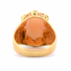 Bague en or jaune et corail rose des années 1950