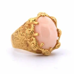 Bague en or jaune et corail rose des années 1950
