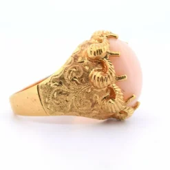 Bague en or jaune et corail rose des années 1950