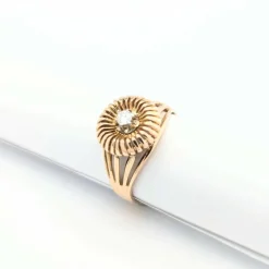 Bague en or jaune et diamant