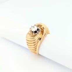 Bague en or jaune et diamant