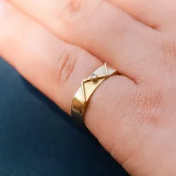 Bague en or jaune et diamant