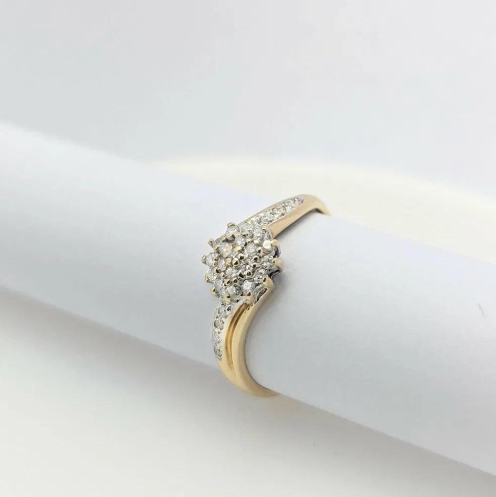 Bague en or jaune et diamants