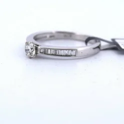 Bague en or jaune et diamant
