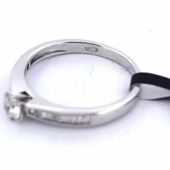 Bague en or jaune et diamant