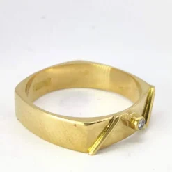 Bague en or jaune et diamant