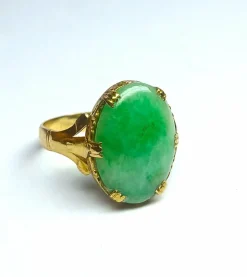 Bague en or jaune et jade vert