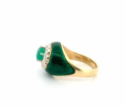 Bague en or jaune et émail avec émeraude centrale et diamants latéraux