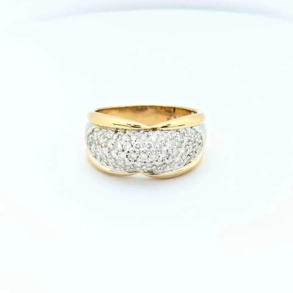 Bague en or jaune et pavage diamants